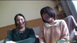 หนังโป๊เอวีญี่ปุ่นนางเอกสาวสวยหุ่นดีเธอเล่นเสียวกับไอ้หนุ่มผู้โชคดีเจอสาวบำเรอกาม